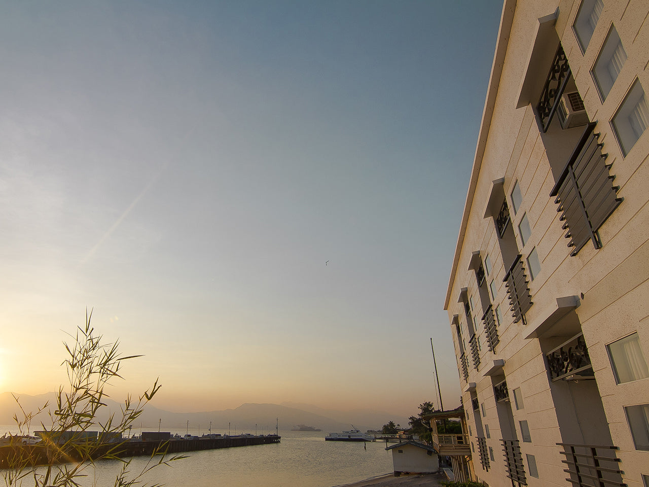 The Reef Hotel & Residences (Subic Bay, SBFZ, Olongapo City)