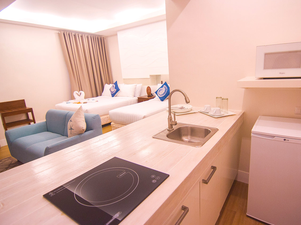 The Reef Hotel & Residences (Subic Bay, SBFZ, Olongapo City)