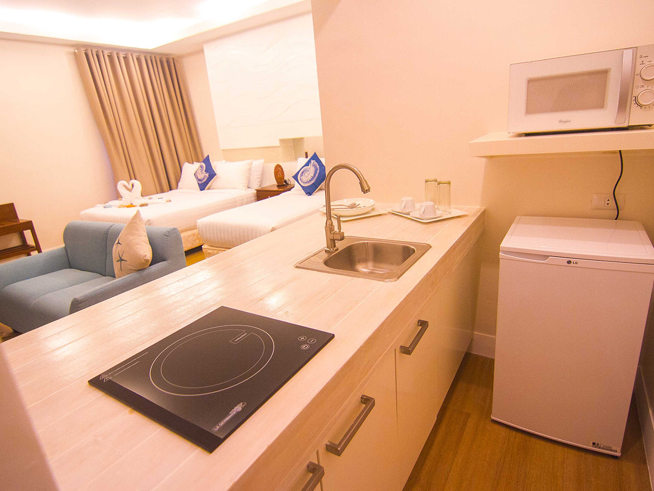 The Reef Hotel & Residences (Subic Bay, SBFZ, Olongapo City)