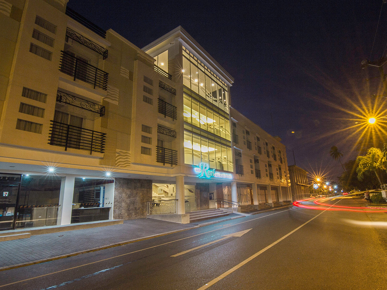 The Reef Hotel & Residences (Subic Bay, SBFZ, Olongapo City)
